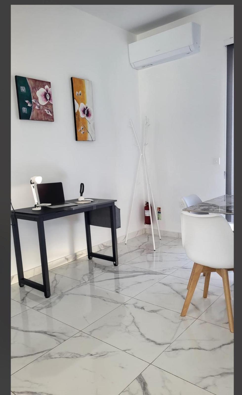 Central Apartment In Swieqi Is-Swieqi Eksteriør billede