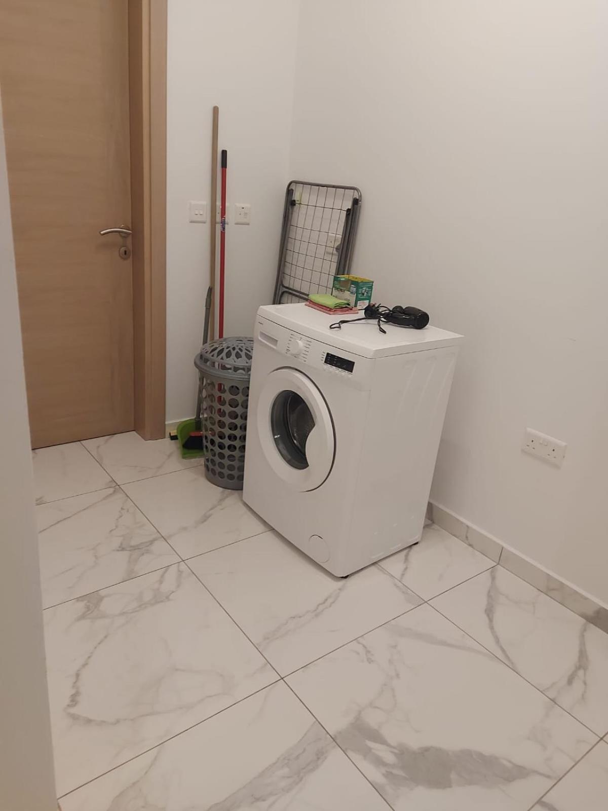 Central Apartment In Swieqi Is-Swieqi Eksteriør billede